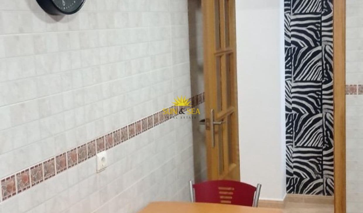 3 soveværelse Lejlighed til leje i Torrevieja - € 1.000 (Ref: 9816516)