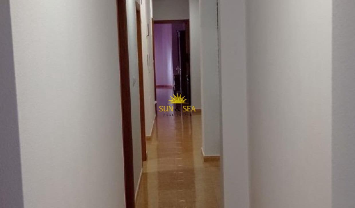 3 soveværelse Lejlighed til leje i Torrevieja - € 1.000 (Ref: 9816516)