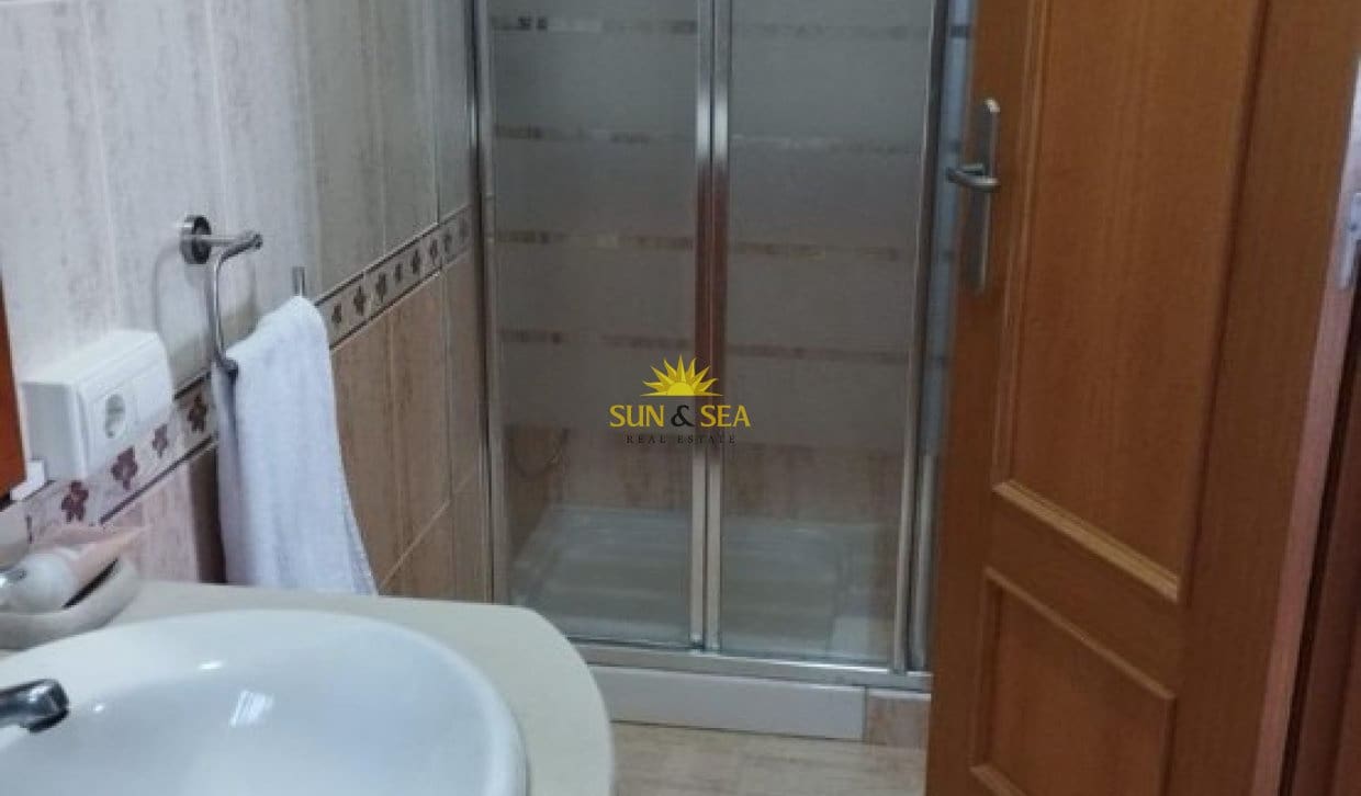 3 soveværelse Lejlighed til leje i Torrevieja - € 1.000 (Ref: 9816516)