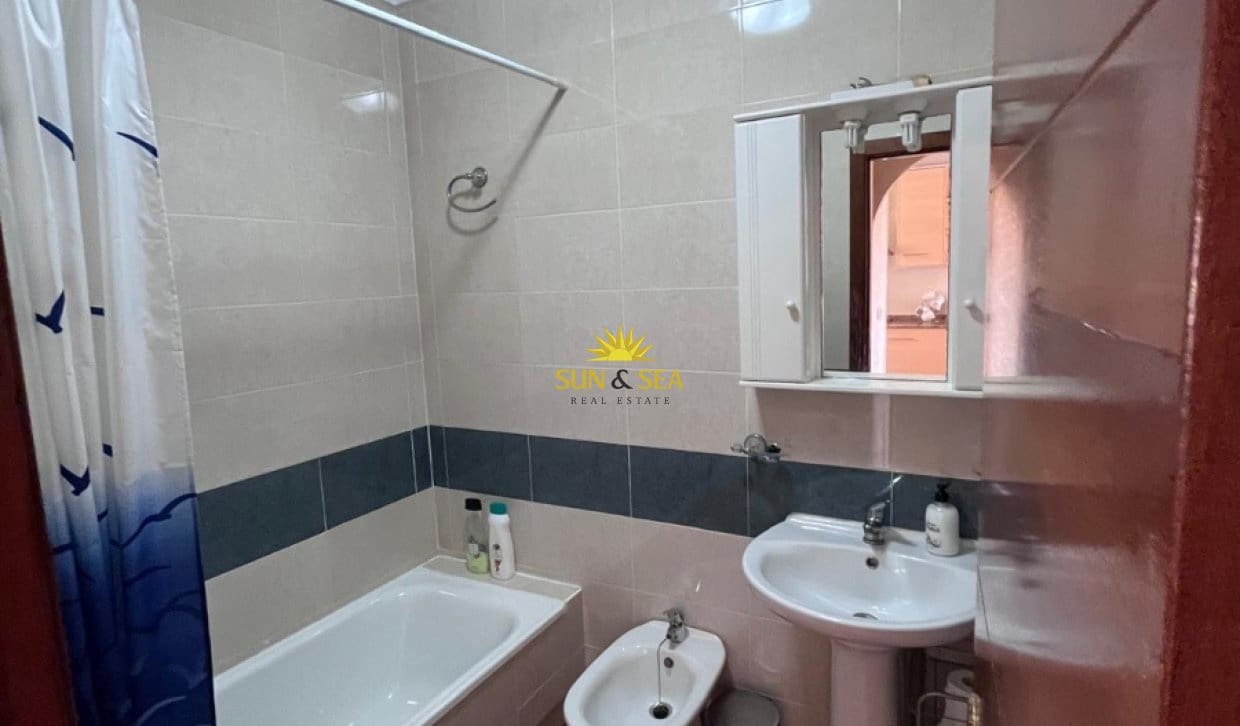 2 makuuhuone Huoneisto vuokrattavana paikassa Torrevieja mukana uima-altaan 
autotalli - 950 € (Ref: 9816620)