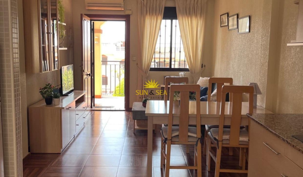 2 makuuhuone Huoneisto vuokrattavana paikassa Torrevieja mukana uima-altaan 
autotalli - 950 € (Ref: 9816620)