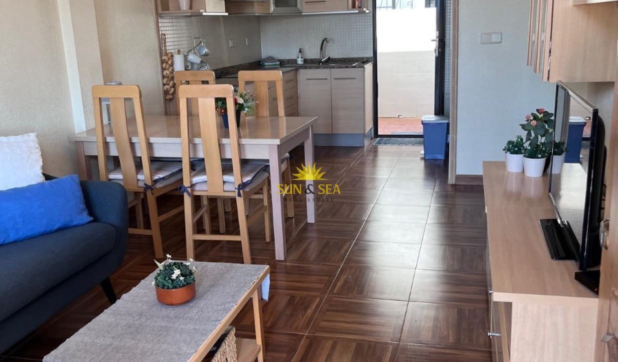 2 makuuhuone Huoneisto vuokrattavana paikassa Torrevieja mukana uima-altaan 
autotalli - 950 € (Ref: 9816620)