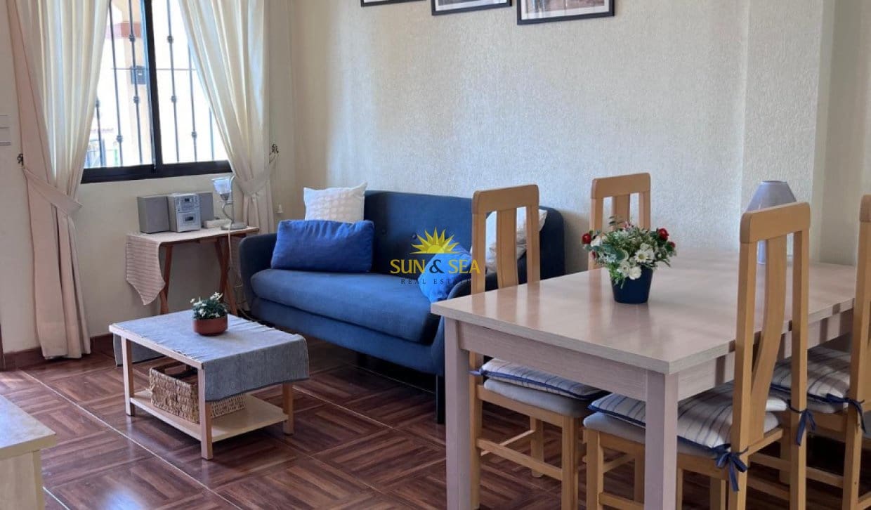2 makuuhuone Huoneisto vuokrattavana paikassa Torrevieja mukana uima-altaan 
autotalli - 950 € (Ref: 9816620)