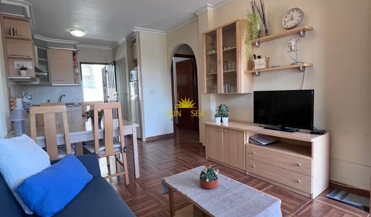 2 makuuhuone Huoneisto vuokrattavana paikassa Torrevieja mukana uima-altaan 
autotalli - 950 € (Ref: 9816620)
