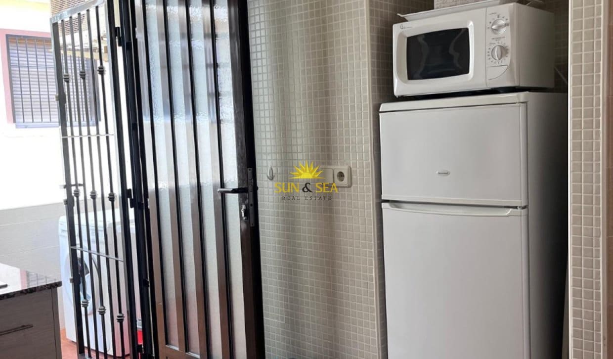 2 makuuhuone Huoneisto vuokrattavana paikassa Torrevieja mukana uima-altaan 
autotalli - 950 € (Ref: 9816620)