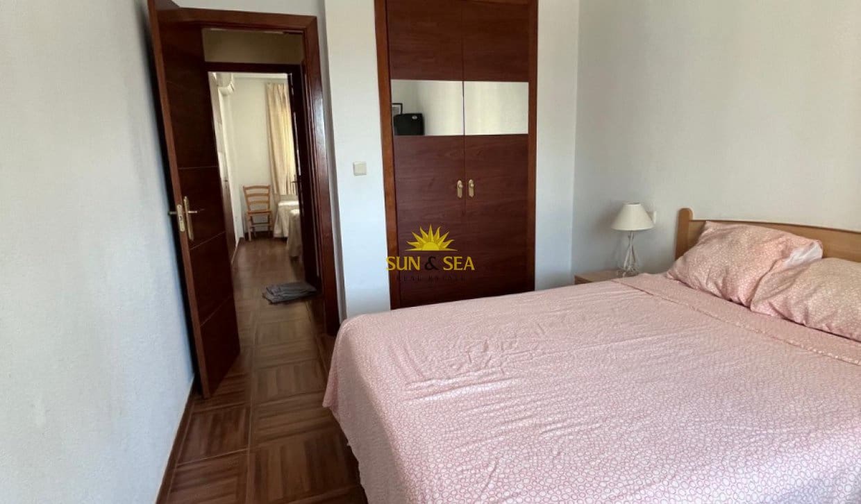 2 makuuhuone Huoneisto vuokrattavana paikassa Torrevieja mukana uima-altaan 
autotalli - 950 € (Ref: 9816620)