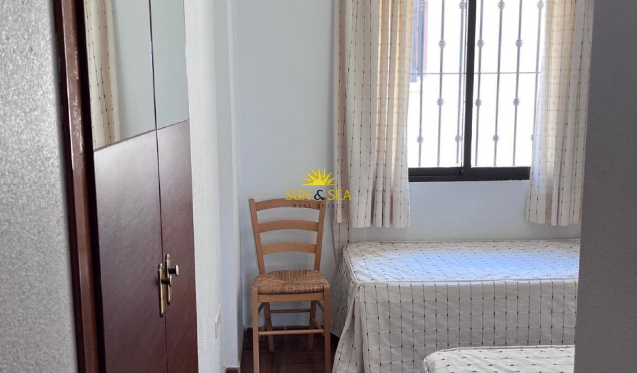2 makuuhuone Huoneisto vuokrattavana paikassa Torrevieja mukana uima-altaan 
autotalli - 950 € (Ref: 9816620)