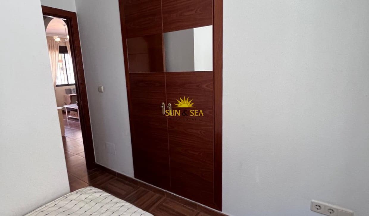 2 makuuhuone Huoneisto vuokrattavana paikassa Torrevieja mukana uima-altaan 
autotalli - 950 € (Ref: 9816620)