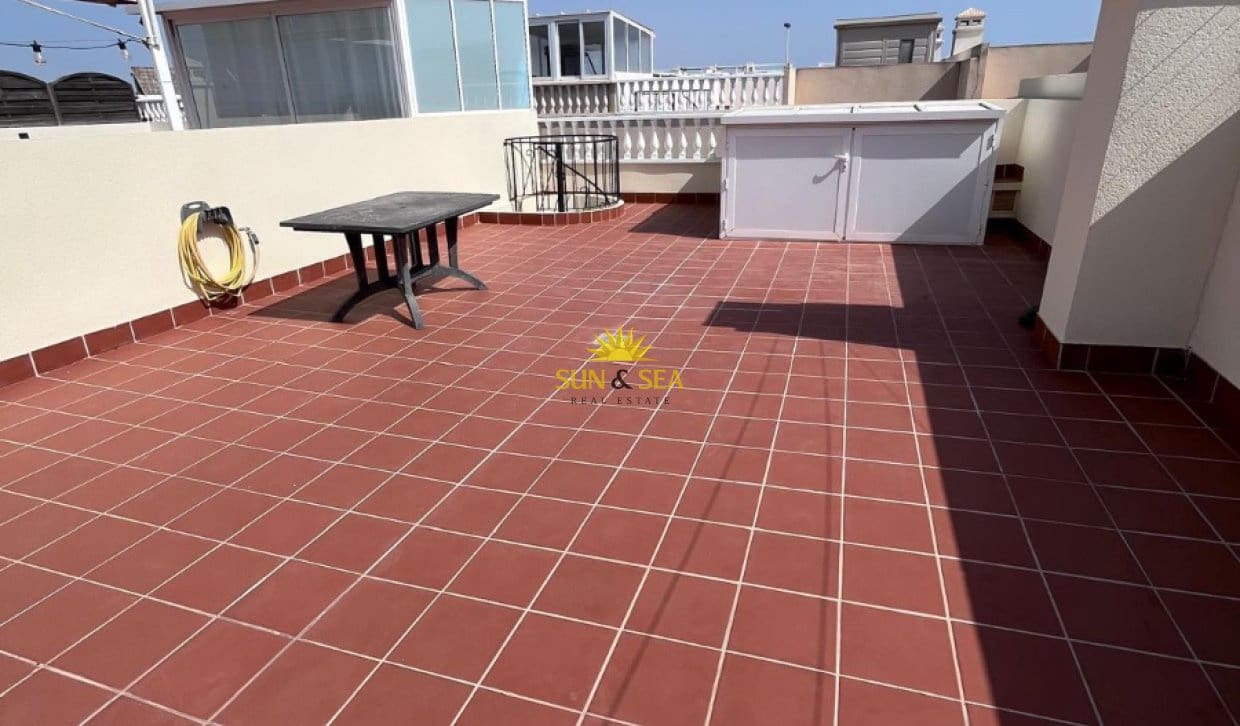 2 makuuhuone Huoneisto vuokrattavana paikassa Torrevieja mukana uima-altaan 
autotalli - 950 € (Ref: 9816620)