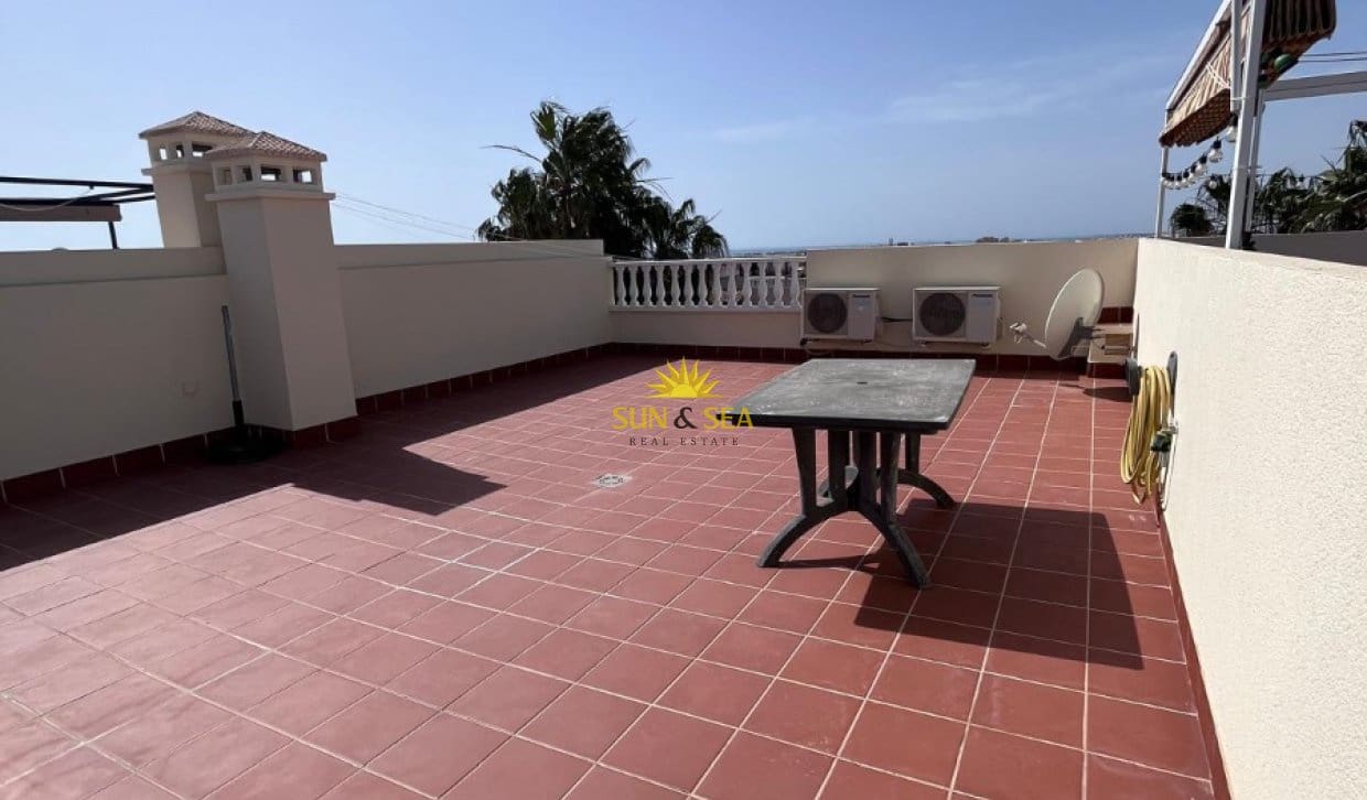 2 makuuhuone Huoneisto vuokrattavana paikassa Torrevieja mukana uima-altaan 
autotalli - 950 € (Ref: 9816620)