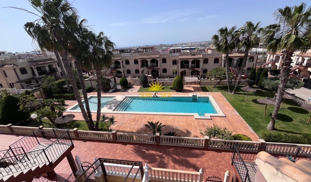 2 makuuhuone Huoneisto vuokrattavana paikassa Torrevieja mukana uima-altaan 
autotalli - 950 € (Ref: 9816620)