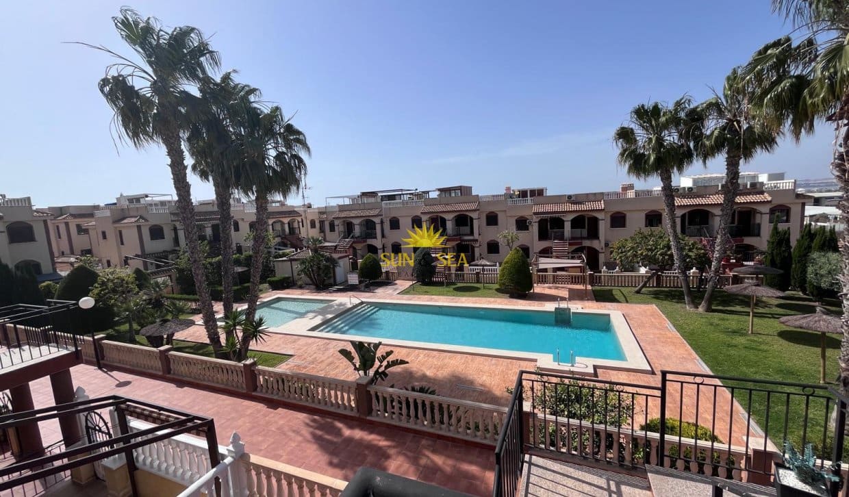 2 makuuhuone Huoneisto vuokrattavana paikassa Torrevieja mukana uima-altaan 
autotalli - 950 € (Ref: 9816620)