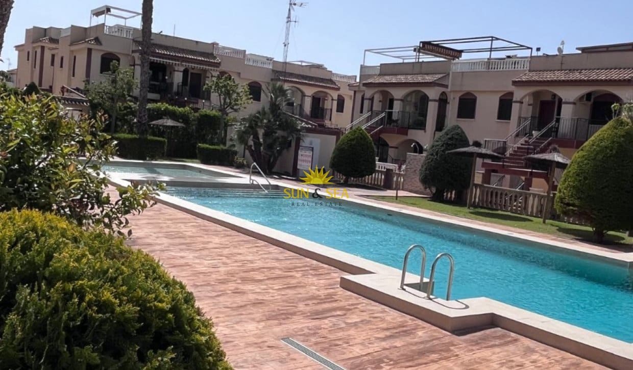 2 makuuhuone Huoneisto vuokrattavana paikassa Torrevieja mukana uima-altaan 
autotalli - 950 € (Ref: 9816620)
