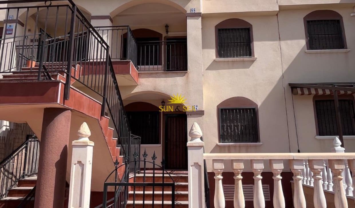 2 makuuhuone Huoneisto vuokrattavana paikassa Torrevieja mukana uima-altaan 
autotalli - 950 € (Ref: 9816620)