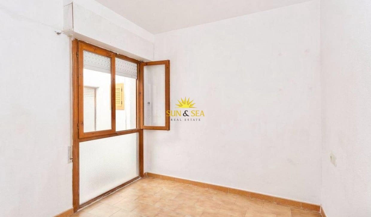 3 quarto Casa em Banda para arrendar em Torrevieja com piscina garagem - 1 100 € (Ref: 9816621)