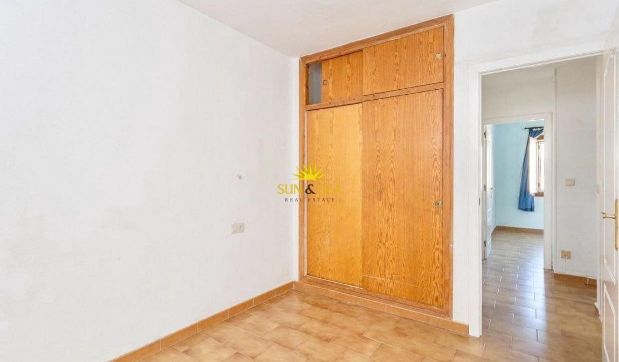 3 quarto Casa em Banda para arrendar em Torrevieja com piscina garagem - 1 100 € (Ref: 9816621)