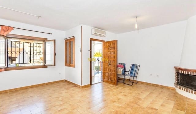 3 quarto Casa em Banda para arrendar em Aguas Nuevas, Torrevieja com piscina garagem - 1 100 € (Ref: 9816621)