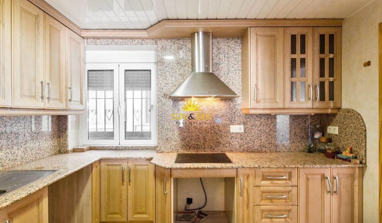 3 quarto Casa em Banda para arrendar em Torrevieja com piscina garagem - 1 100 € (Ref: 9816621)