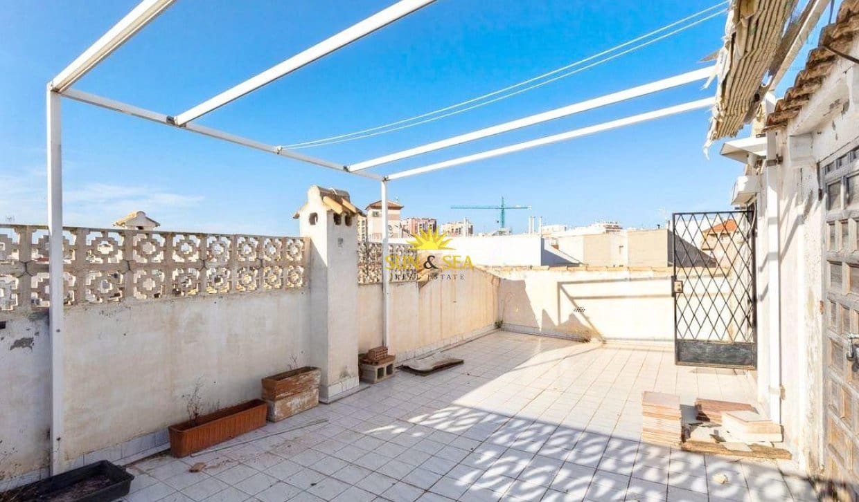 3 quarto Casa em Banda para arrendar em Torrevieja com piscina garagem - 1 100 € (Ref: 9816621)
