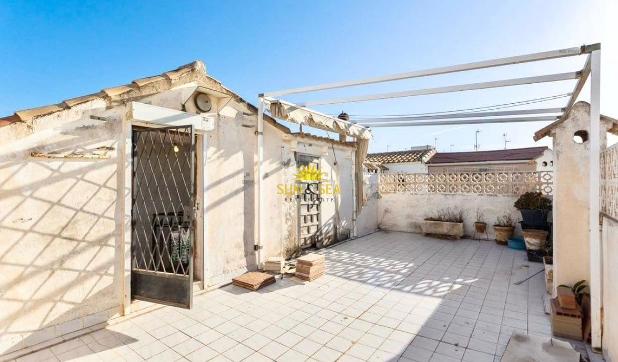3 quarto Casa em Banda para arrendar em Torrevieja com piscina garagem - 1 100 € (Ref: 9816621)