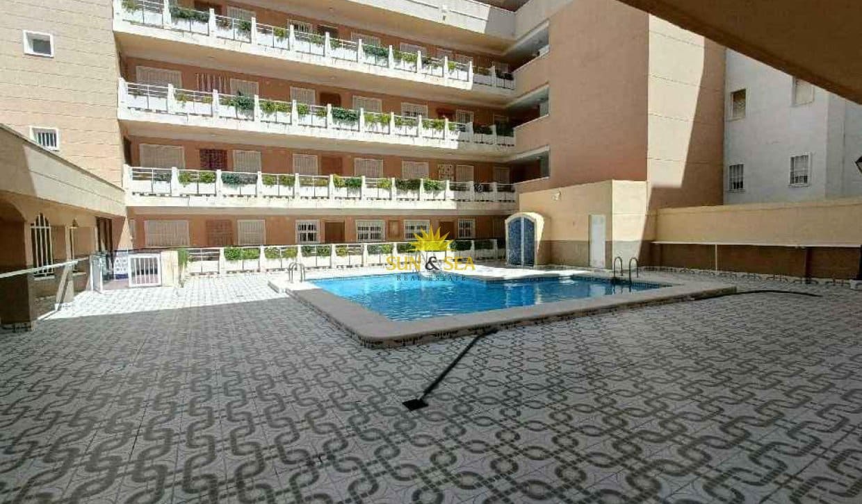 2 soveværelse Lejlighed til leje i Guardamar del Segura med swimmingpool - € 1.050 (Ref: 9819625)