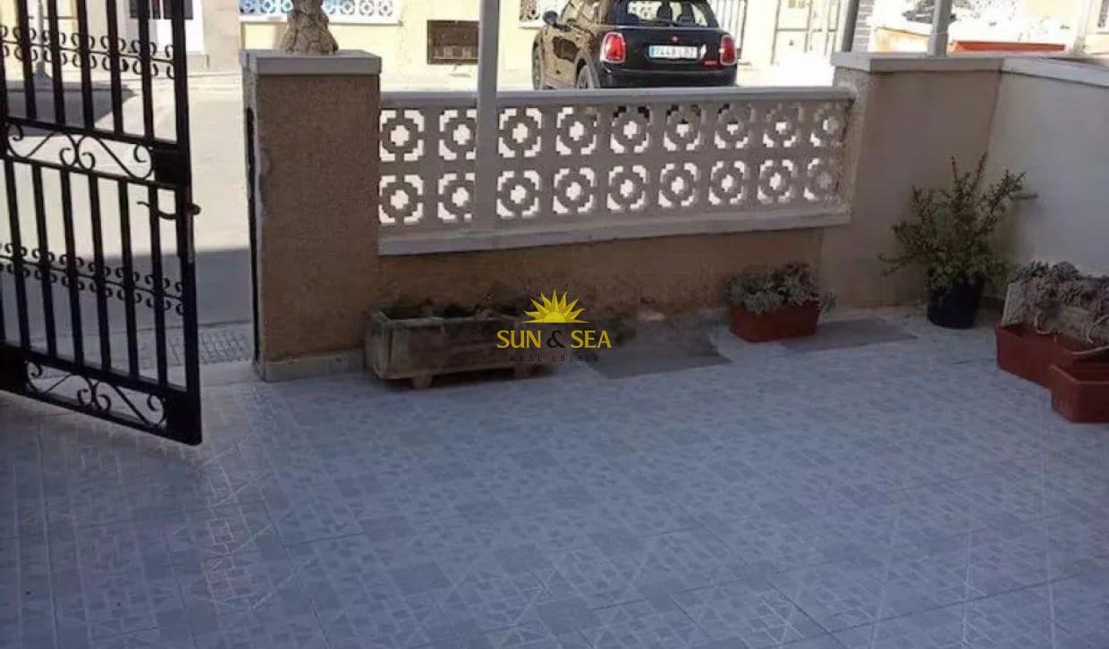 4 soverom Hus til leie i Santa Pola - € 850 (Ref: 9821680)