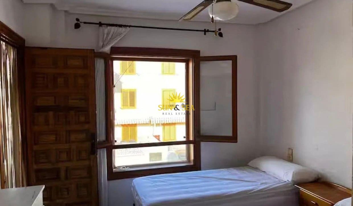 4 soverom Hus til leie i Santa Pola - € 850 (Ref: 9821680)
