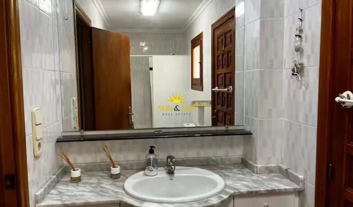 4 soverom Hus til leie i Santa Pola - € 850 (Ref: 9821680)