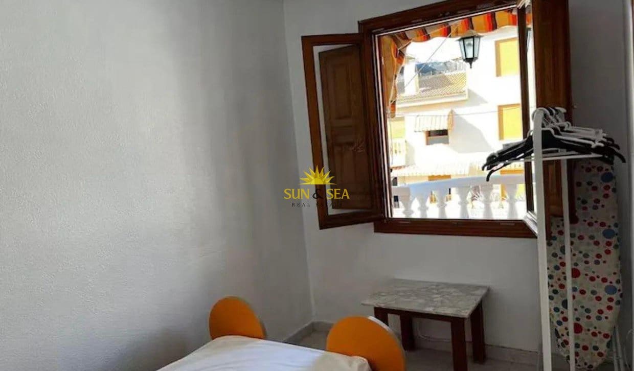 4 soverom Hus til leie i Santa Pola - € 850 (Ref: 9821680)