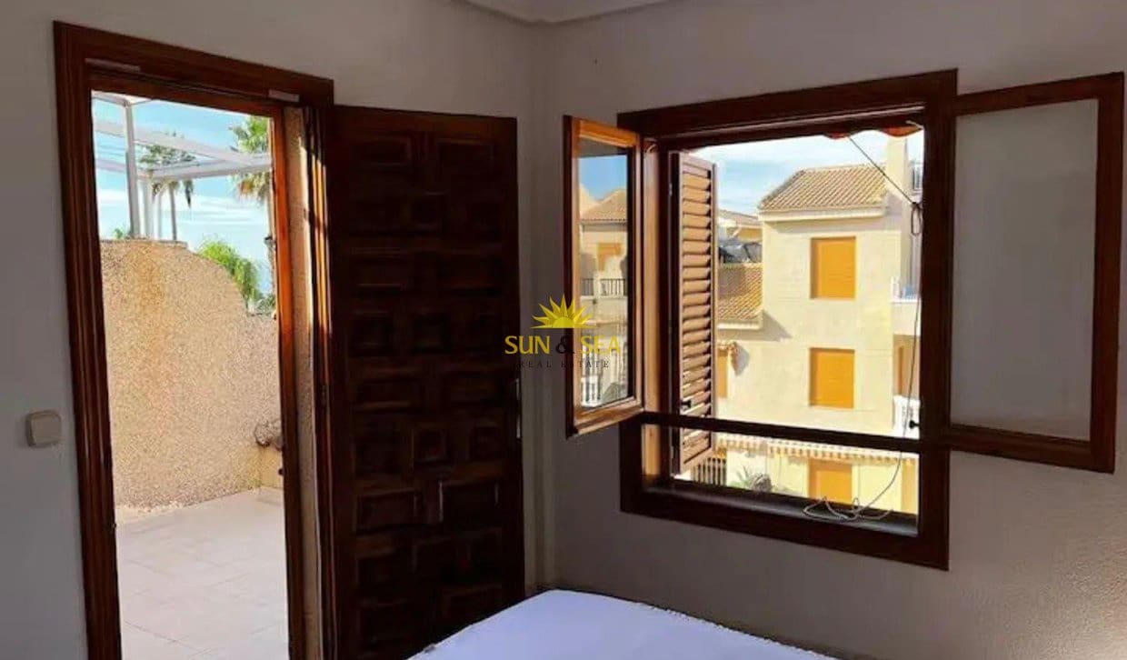 4 soverom Hus til leie i Santa Pola - € 850 (Ref: 9821680)