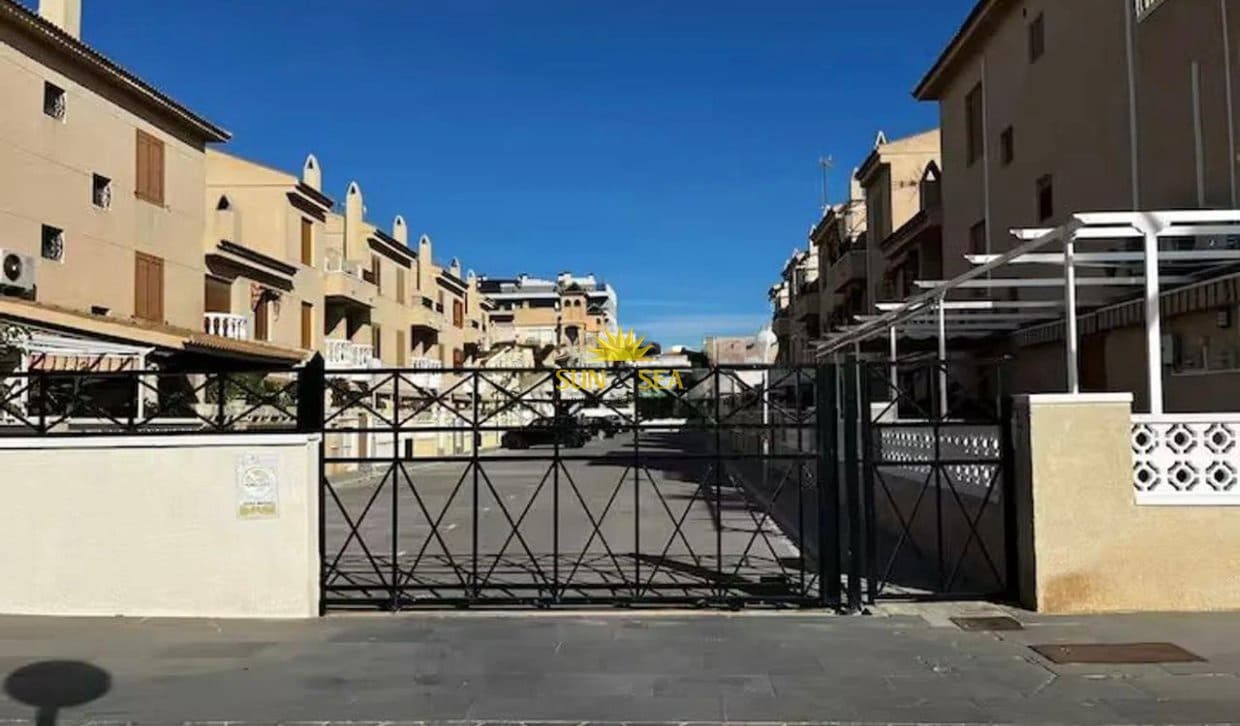 4 soverom Hus til leie i Santa Pola - € 850 (Ref: 9821680)