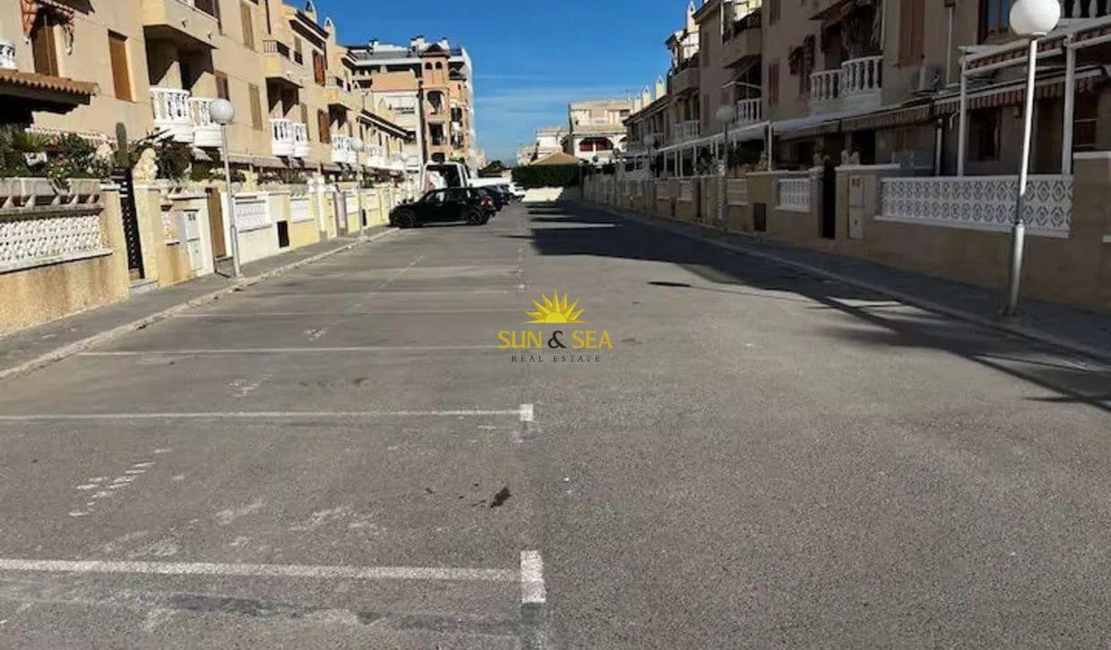 4 soverom Hus til leie i Santa Pola - € 850 (Ref: 9821680)