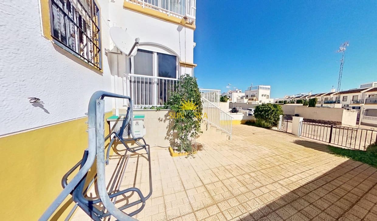 3 bedroom Villa for rent in Orihuela Costa with garage - € 1,000 (Ref: 9821804)