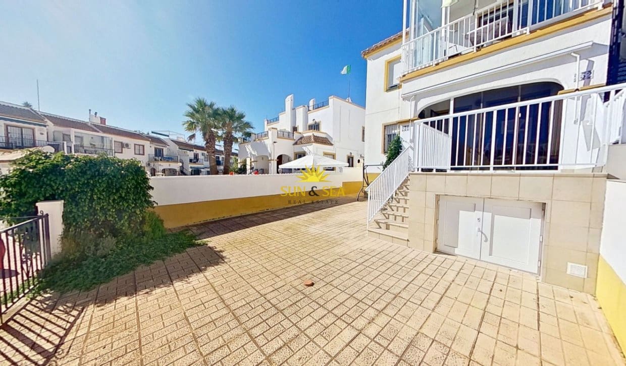 3 bedroom Villa for rent in Orihuela Costa with garage - € 1,000 (Ref: 9821804)