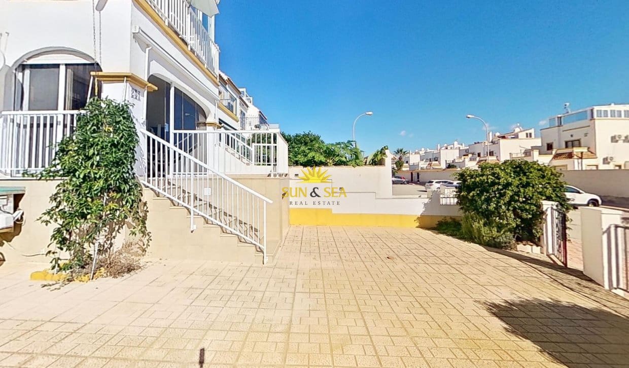 3 bedroom Villa for rent in Orihuela Costa with garage - € 1,000 (Ref: 9821804)