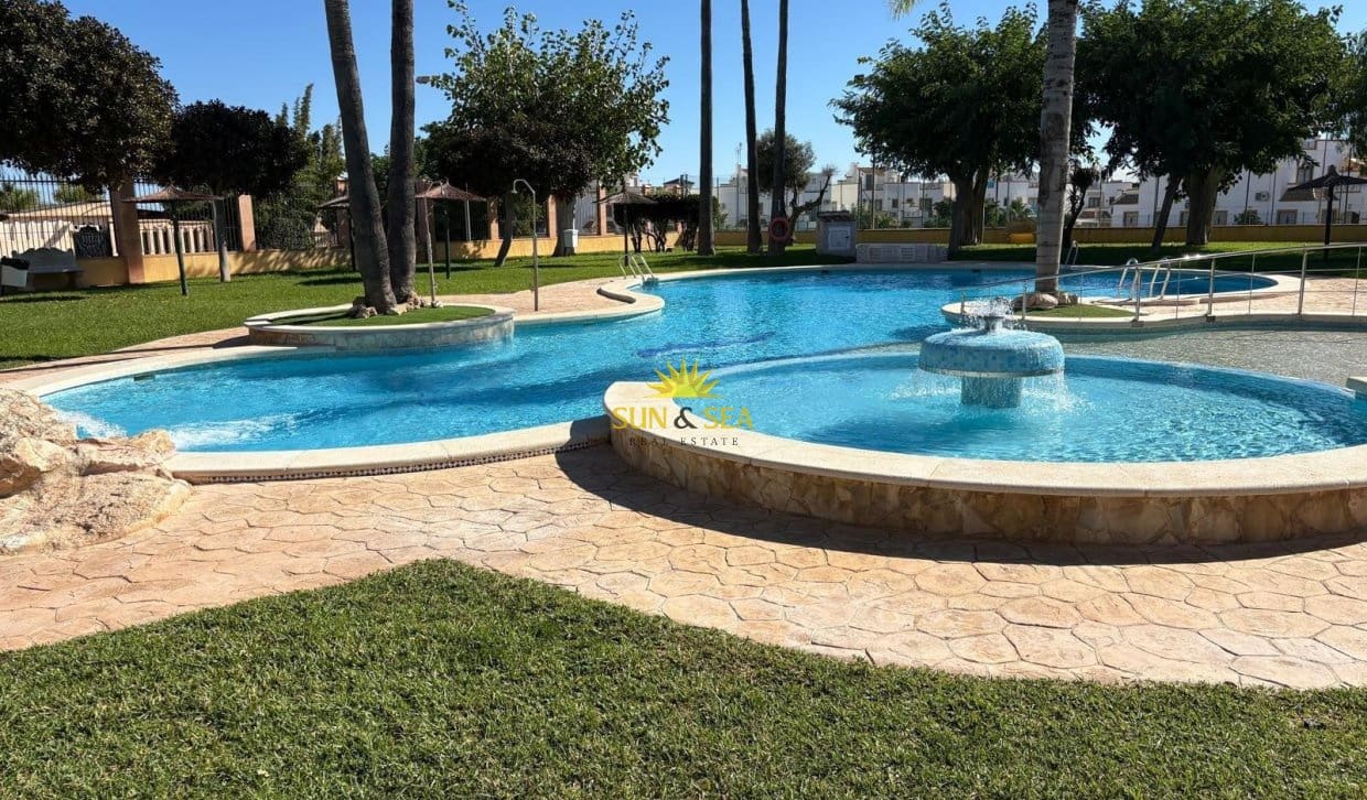 3 bedroom Villa for rent in Orihuela Costa with garage - € 1,000 (Ref: 9821804)