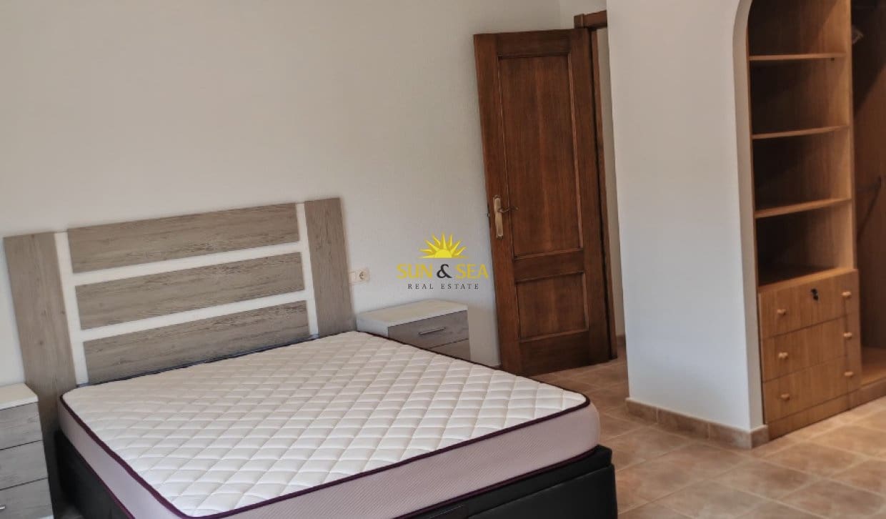 3 bedroom Villa for rent in Bigastro - € 1,200 (Ref: 9821805)