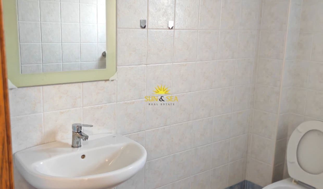 3 bedroom Villa for rent in Bigastro - € 1,200 (Ref: 9821805)