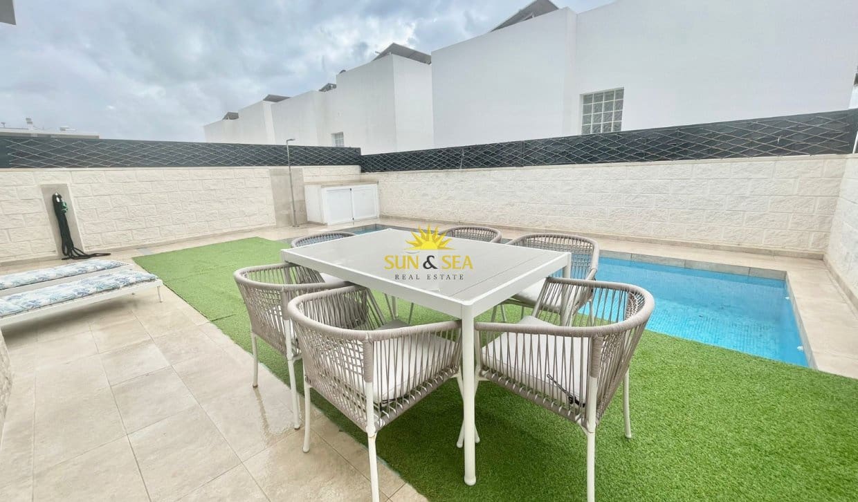 3 bedroom Villa for rent in Benijofar with pool garage - € 2,250 (Ref: 9823207)