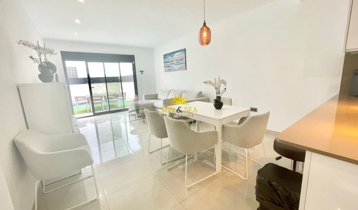 3 bedroom Villa for rent in Benijofar with pool garage - € 2,250 (Ref: 9823207)