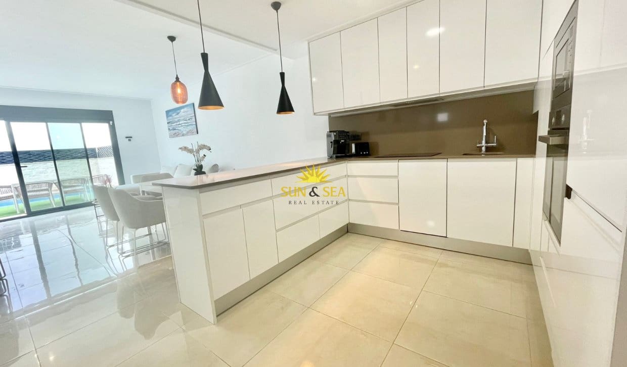 3 bedroom Villa for rent in Benijofar with pool garage - € 2,250 (Ref: 9823207)