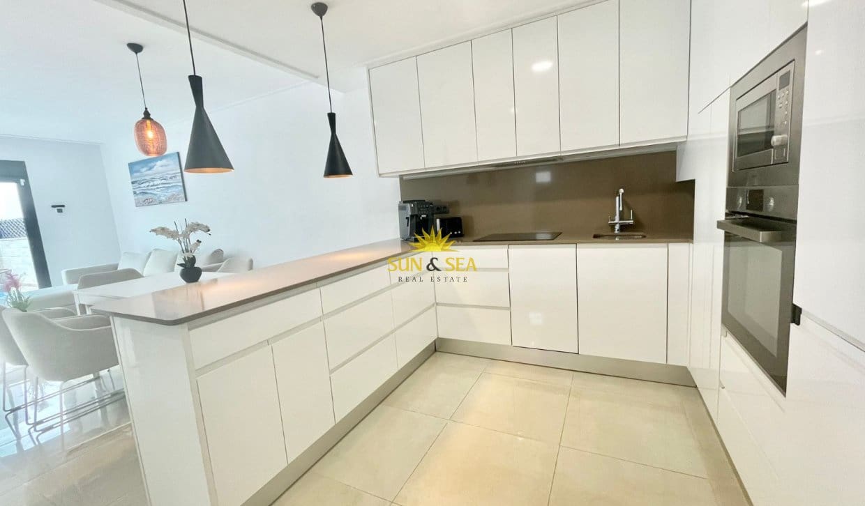 3 bedroom Villa for rent in Benijofar with pool garage - € 2,250 (Ref: 9823207)