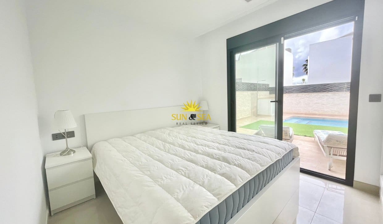 3 bedroom Villa for rent in Benijofar with pool garage - € 2,250 (Ref: 9823207)