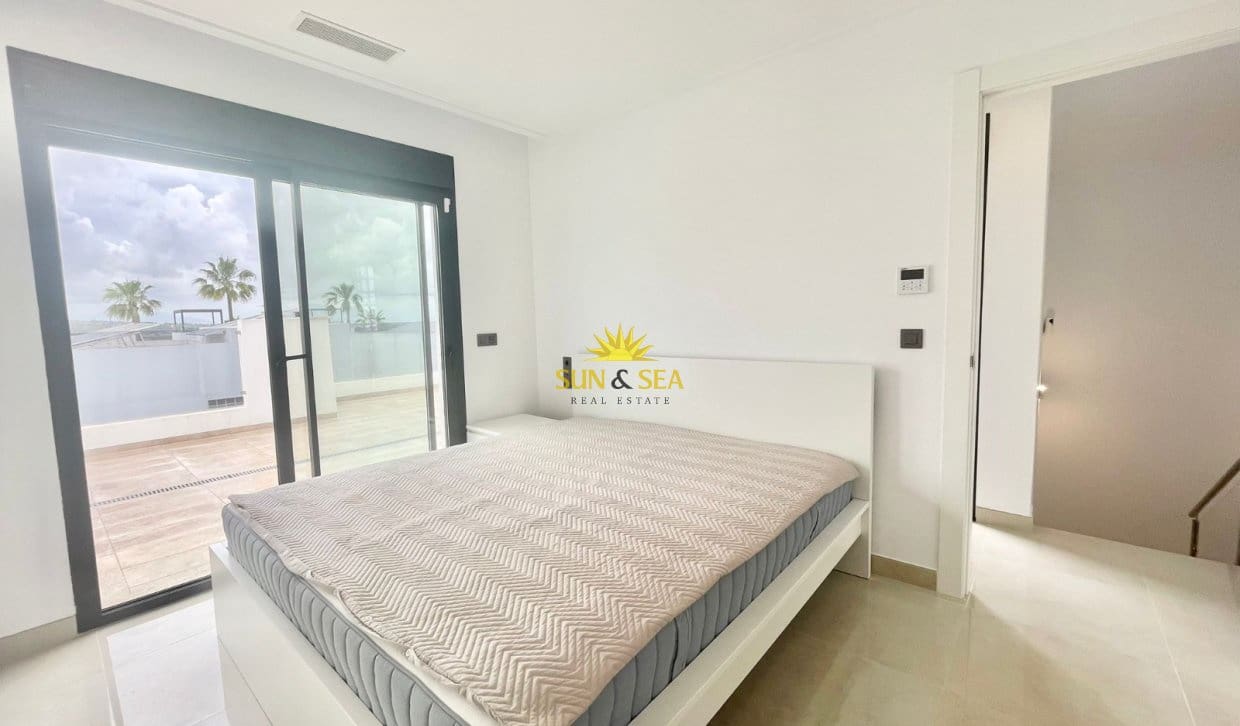 3 bedroom Villa for rent in Benijofar with pool garage - € 2,250 (Ref: 9823207)