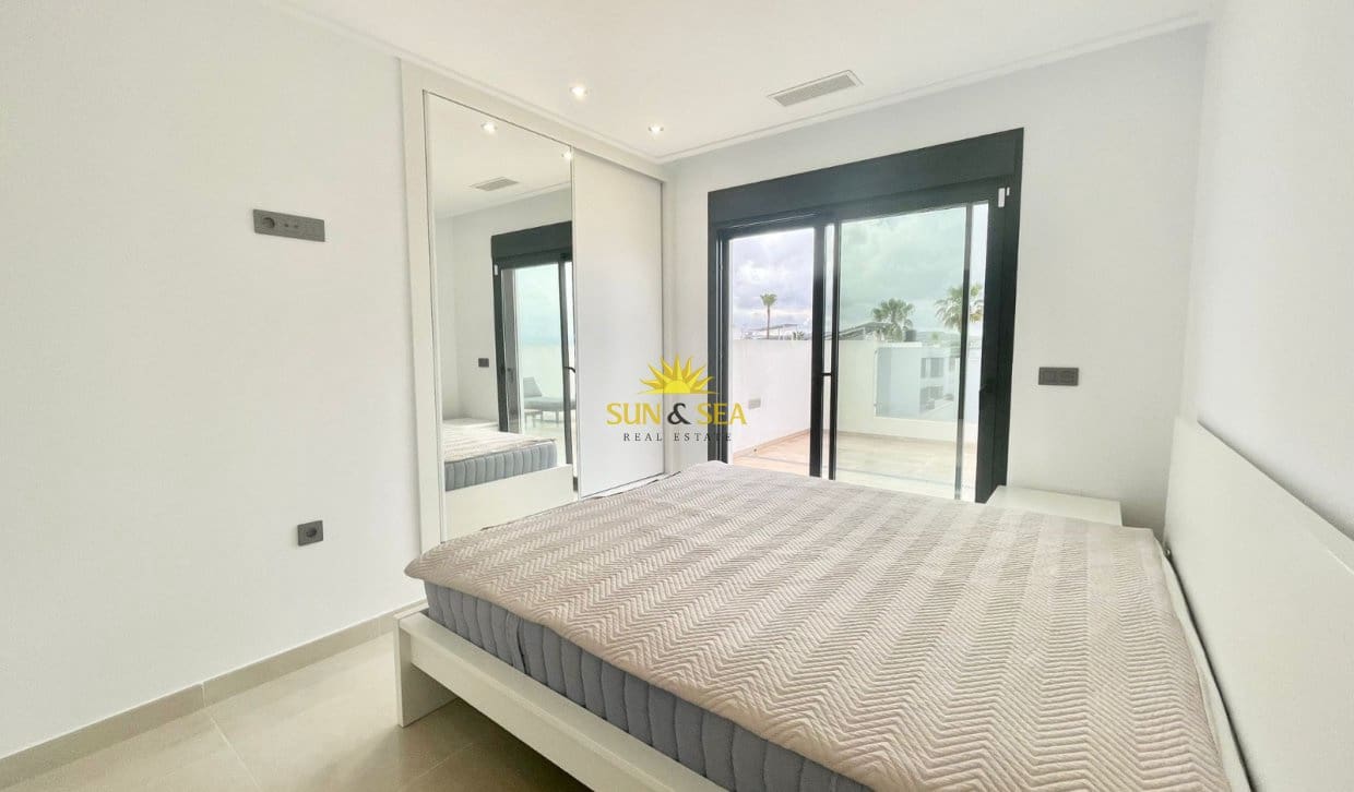 3 bedroom Villa for rent in Benijofar with pool garage - € 2,250 (Ref: 9823207)
