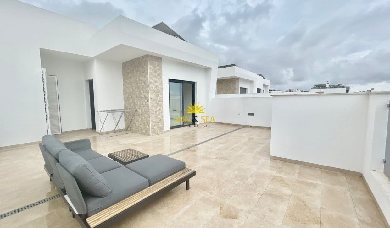 3 bedroom Villa for rent in Benijofar with pool garage - € 2,250 (Ref: 9823207)