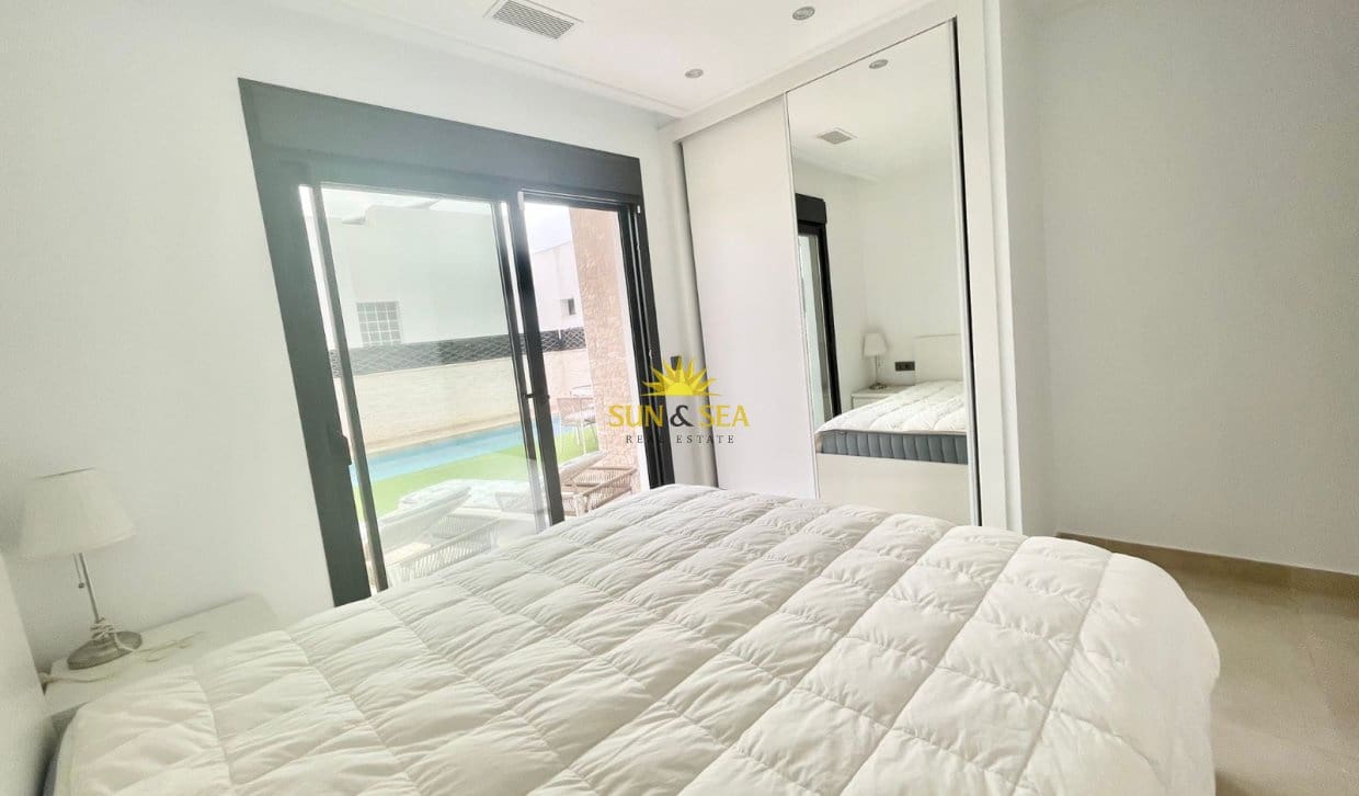 3 bedroom Villa for rent in Benijofar with pool garage - € 2,250 (Ref: 9823207)