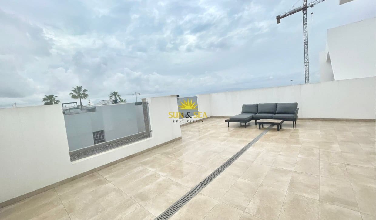 3 bedroom Villa for rent in Benijofar with pool garage - € 2,250 (Ref: 9823207)