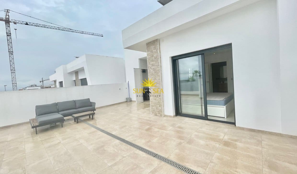 3 bedroom Villa for rent in Benijofar with pool garage - € 2,250 (Ref: 9823207)