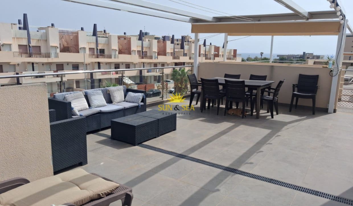 2 bedroom Penthouse for rent in Pilar de la Horadada with pool - € 800 (Ref: 9823208)
